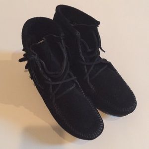 Minnetonka Moccasin Fringe Booties